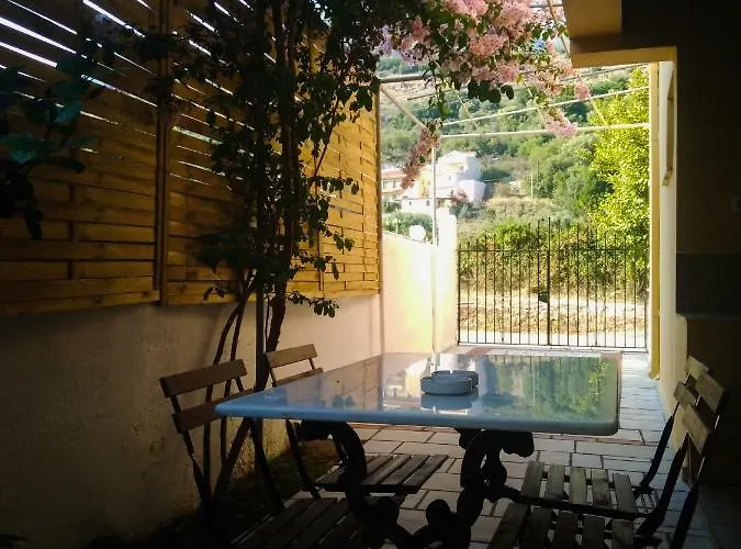 公寓 House With Garden Near The Sea Agia Efimia