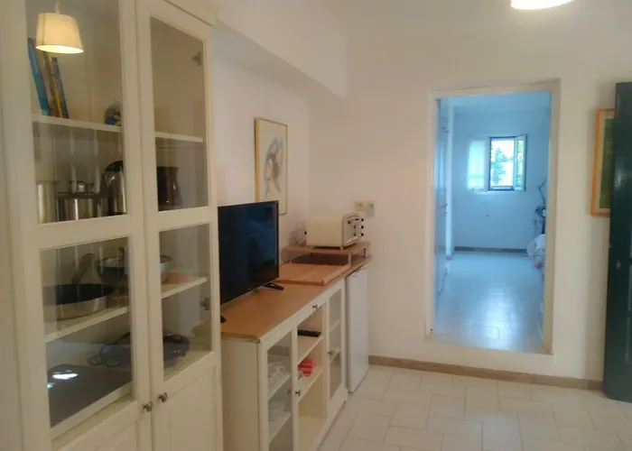 House With Garden Near The Sea *