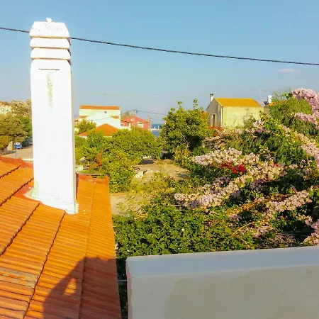 아파트 House With Garden Near The Sea Agia Efimia