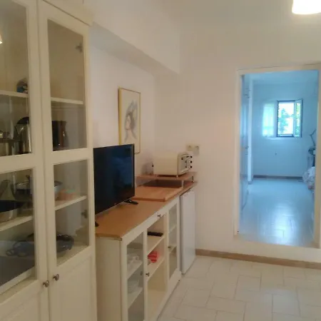 House With Garden Near The Sea *