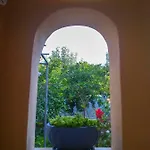 Apartman House With Garden Near The Sea