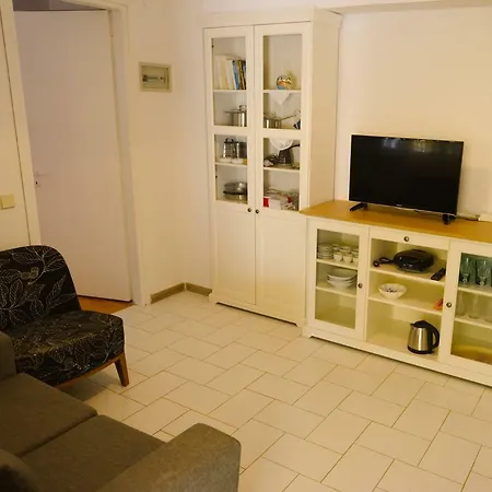 Appartement House With Garden Near The Sea