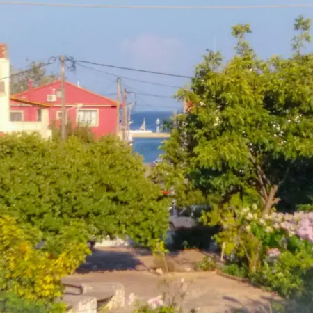 Appartement House With Garden Near The Sea