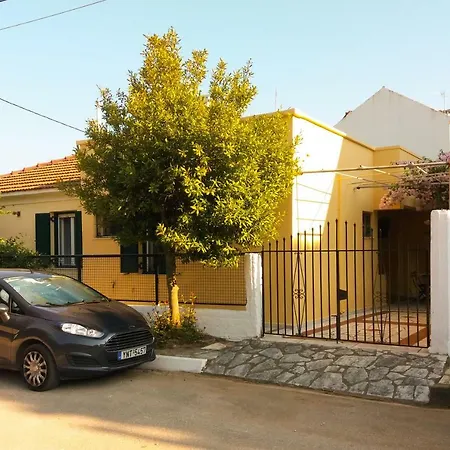 House With Garden Near The Sea Ajía Effimía