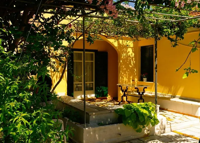 Apartment House With Garden Near The Sea *