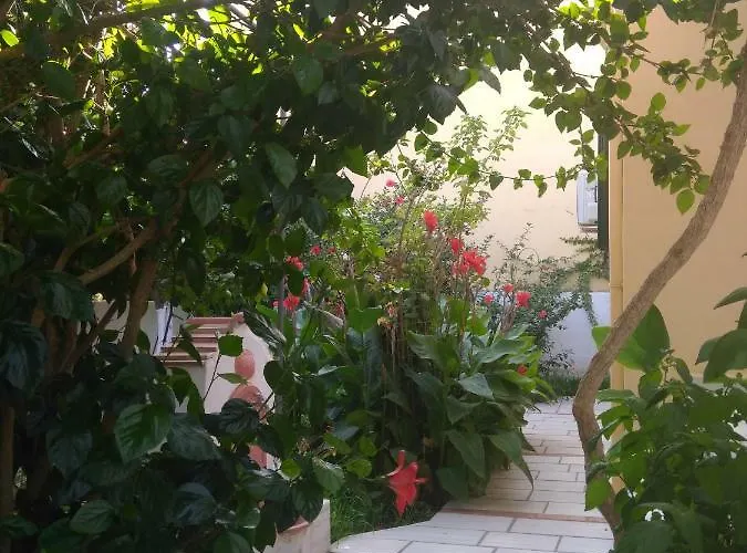 House With Garden Near The Sea Apartment